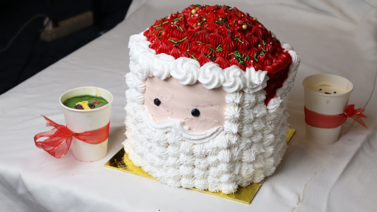 Vasaka Hotel Jakarta Hadirkan Christmas Cake Collection 2025