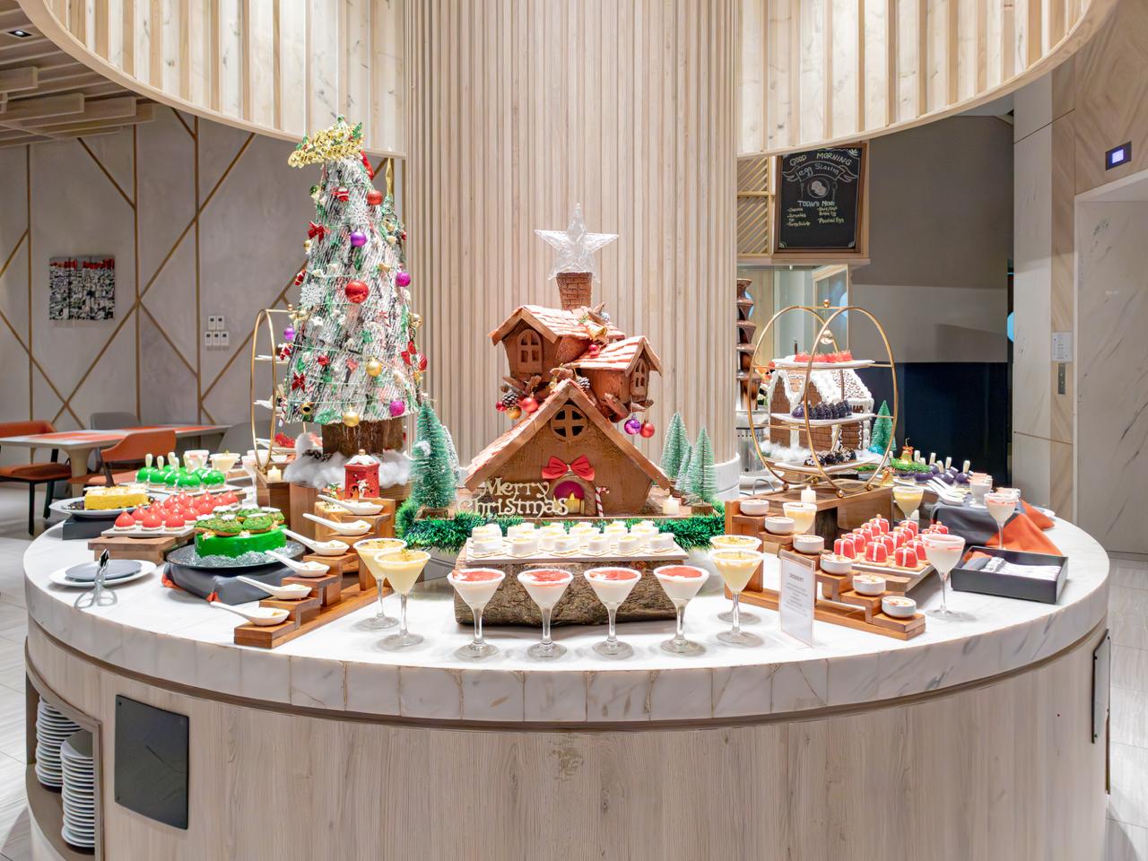 HARRIS Puri Mansion Gelar Christmas Tree Lighting Ceremony