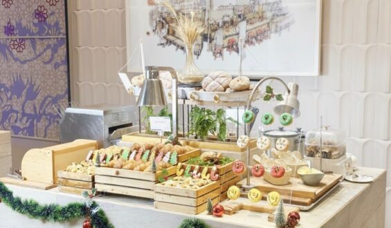 Brunch Natal Spesial di Santika Premiere Hayam Wuruk