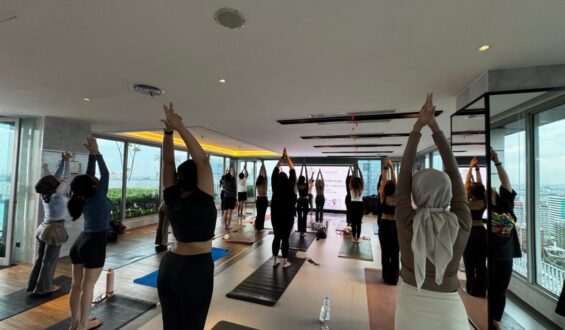Sunset Yoga Spesial Hari Perempuan di Ascott Menteng Jakarta