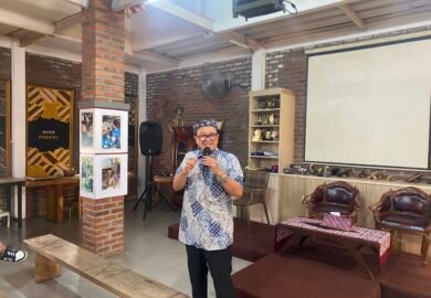 Menyelami Inovasi dan Filosofi Batik di Rumah Batik Komar