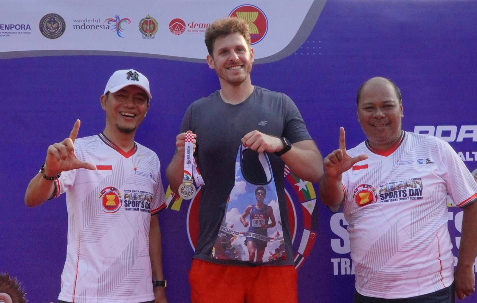 Ratusan Pelari Ramaikan Fun Run Loman Park Hotel